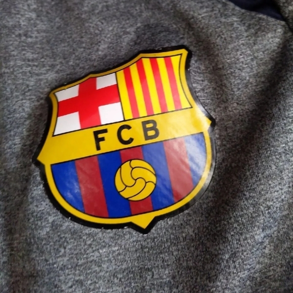 Boys FC Barcelona shirt size medium - Picture 2 of 3